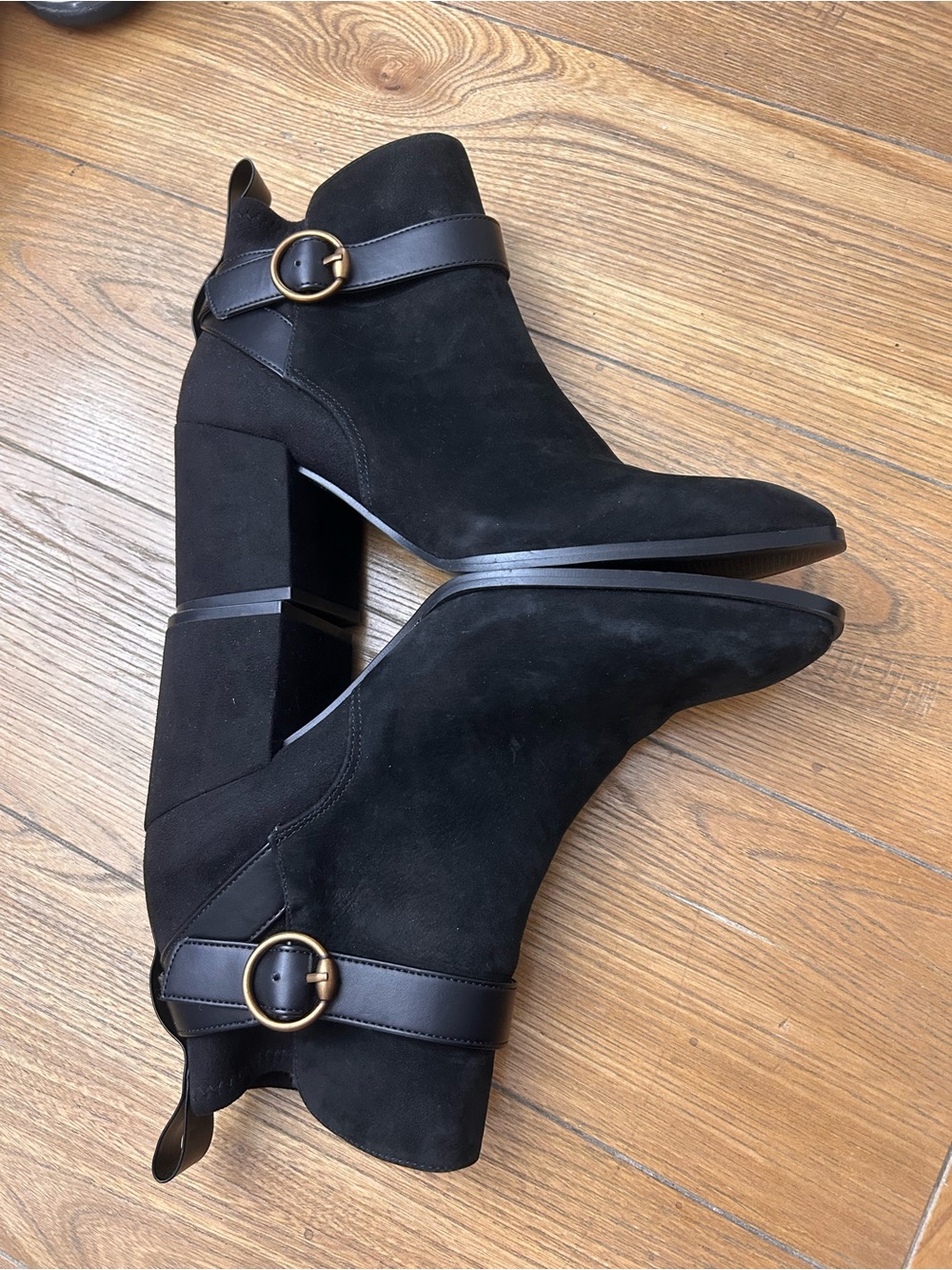 Vionic black suede water, repellent women’s ankle boots size 9 ..3.5 heel